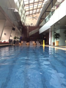 トレーダースホテル-クアラルンプールのプール２