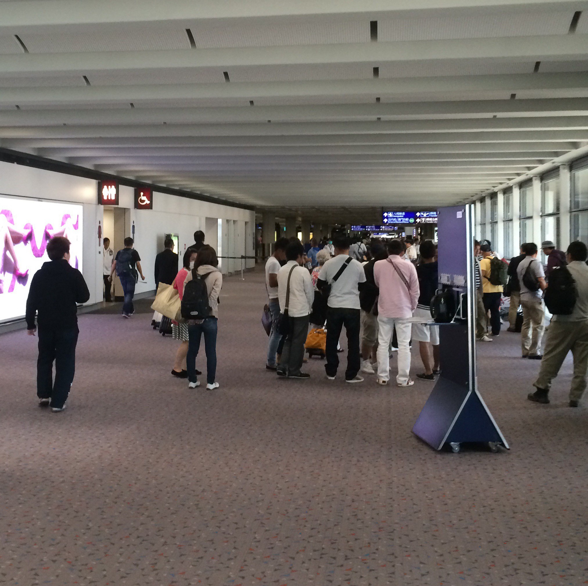 香港国際空港の入国１０