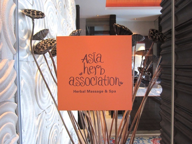 バンコク-マッサージ-Asia-Herb-Association−２