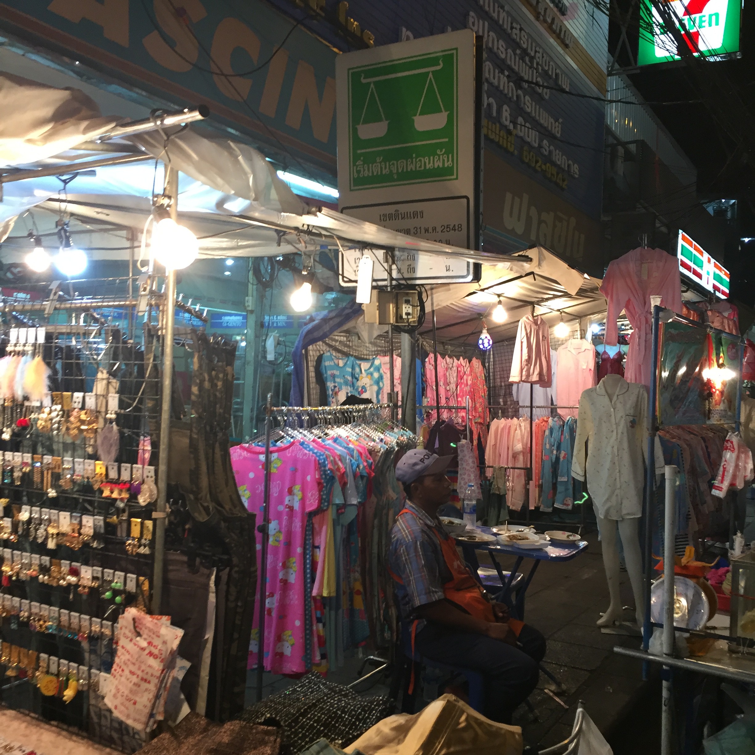バンコクの市場-ラチャダーピセーク-ホイクーン市場-7