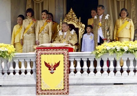 タイ-プミポン国王崩御-タイの